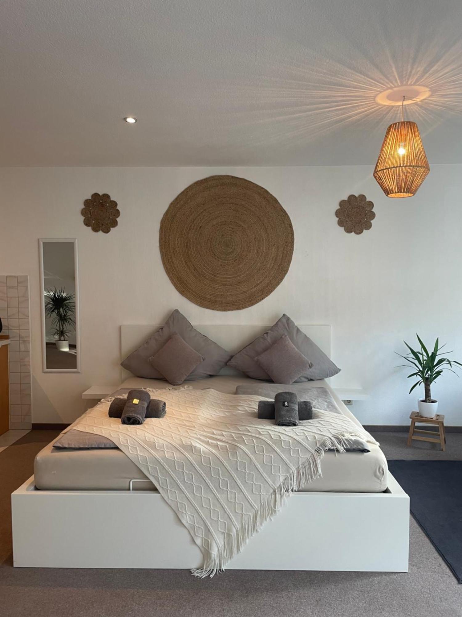Kingsize Bett Boho Apartment Mit Tiefgarage Naehe Salzburg ไฟรลาสซิง ภายนอก รูปภาพ